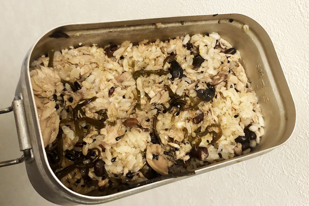 テレワーク中の変わり種ランチ、メスティンで炊飯してみた！