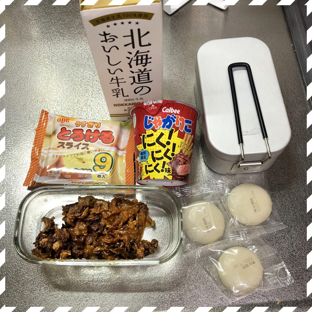 乗せるだけ簡単！ハヤシライスの残りで『もちザニア』作ってみた